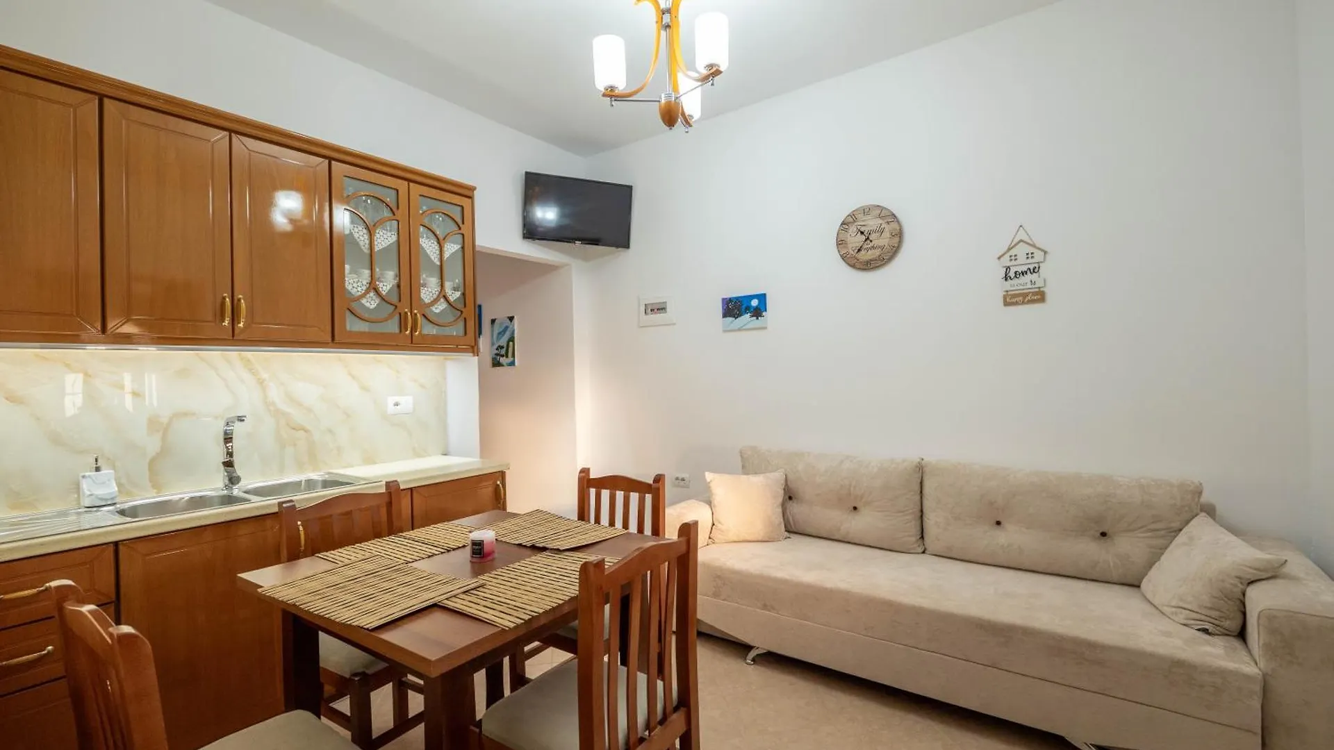 Aldi'S Guesthouse Cuke 0*,