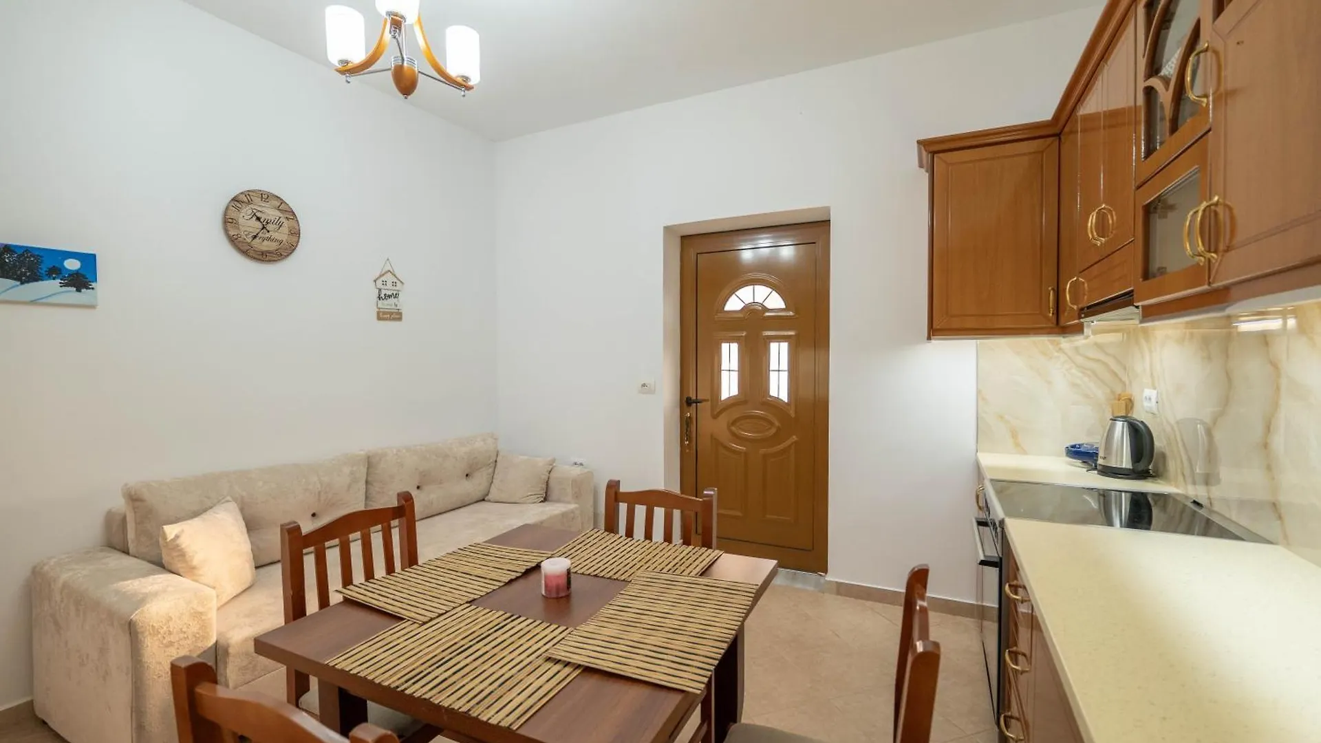 Aldi'S Guesthouse Cuke 0*,