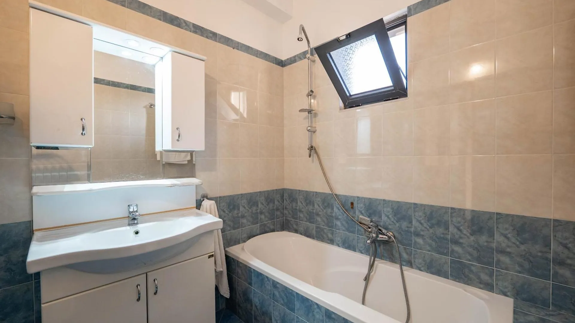Aldi'S Guesthouse Cuke Albania